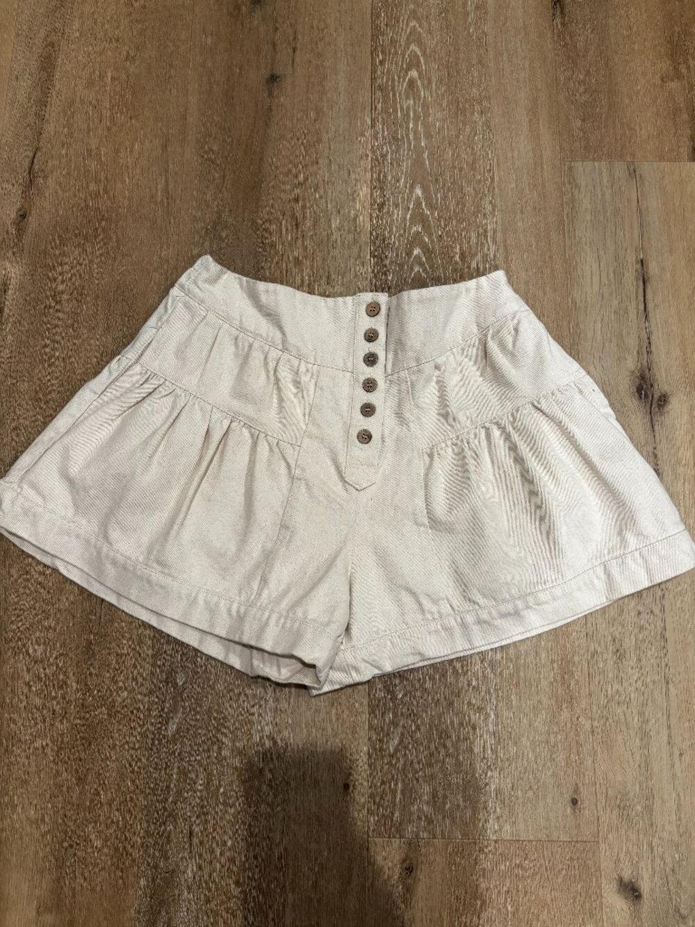 Heyson 'The Road Is Yours' Cream High Waist Gathered Shorts Large NWT